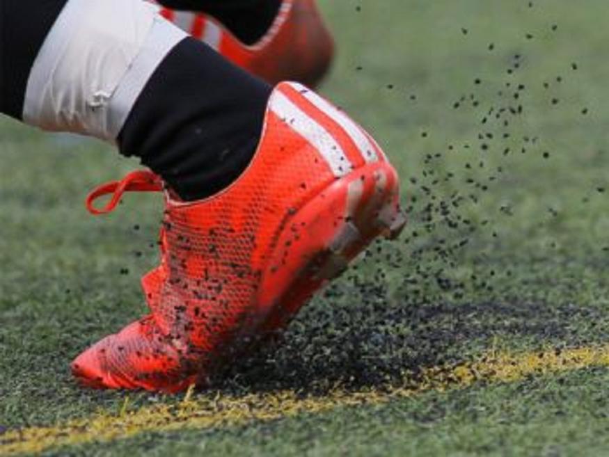 can you use cleats on turf