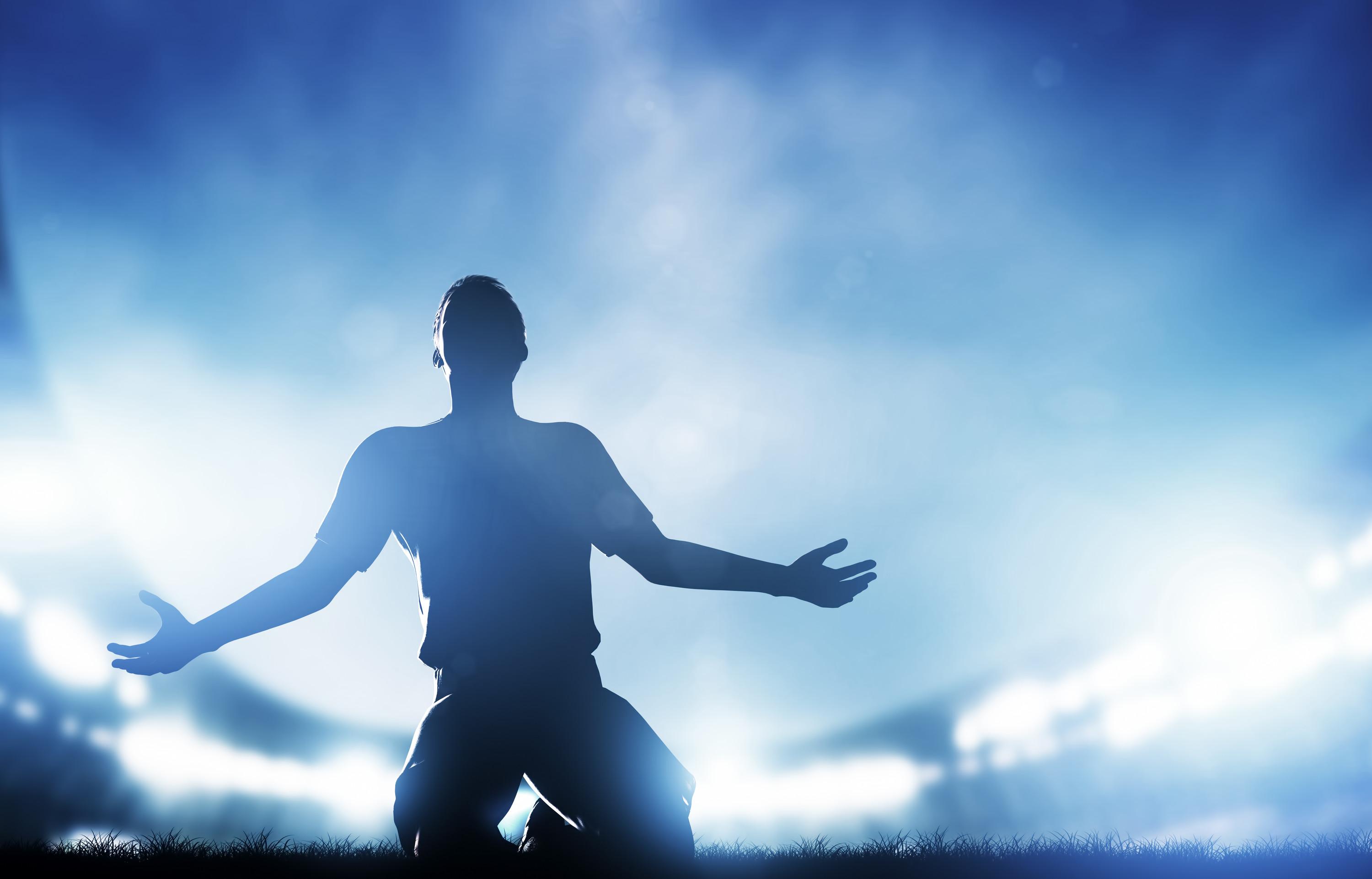 how to be a good forward in soccer