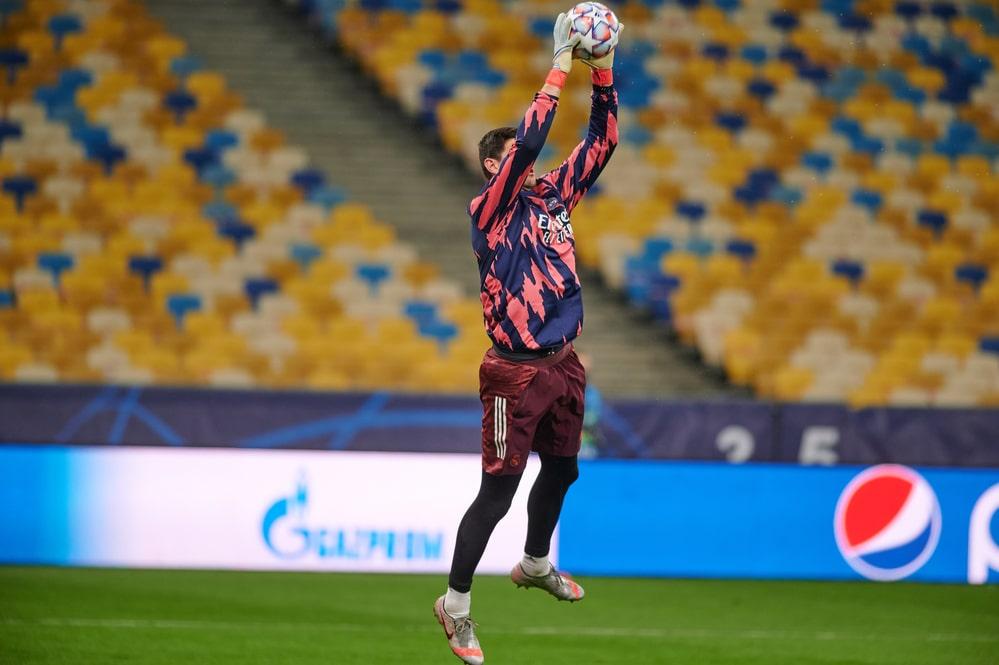 Thibaut Courtois catching