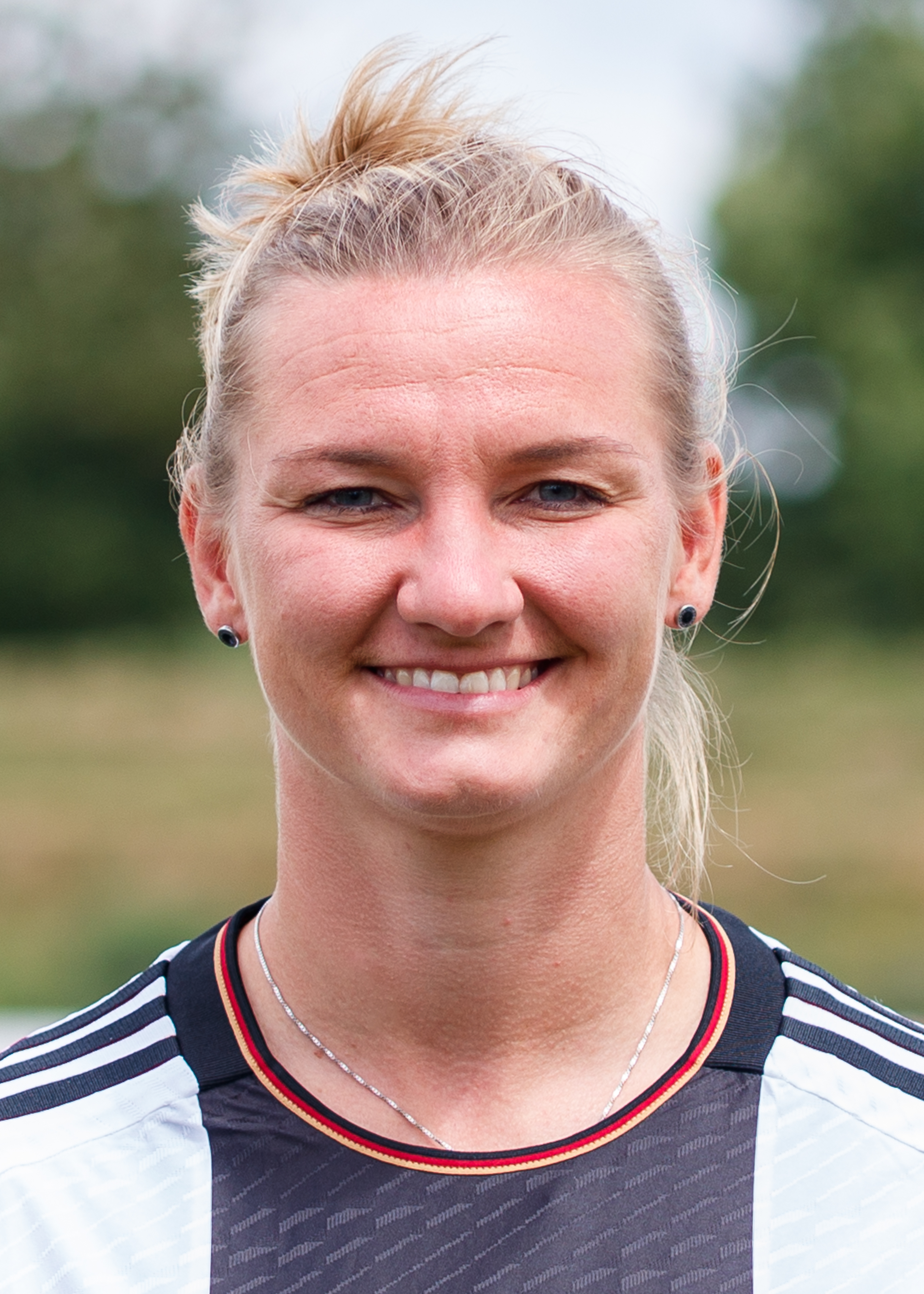 Alexandra popp current teams and 100+ statistics you need to know