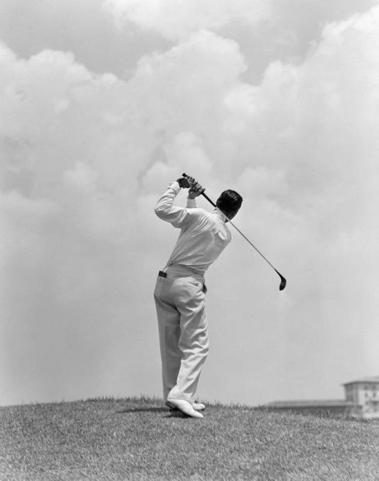 Practical tips for capturing stunning black and white golf photos
