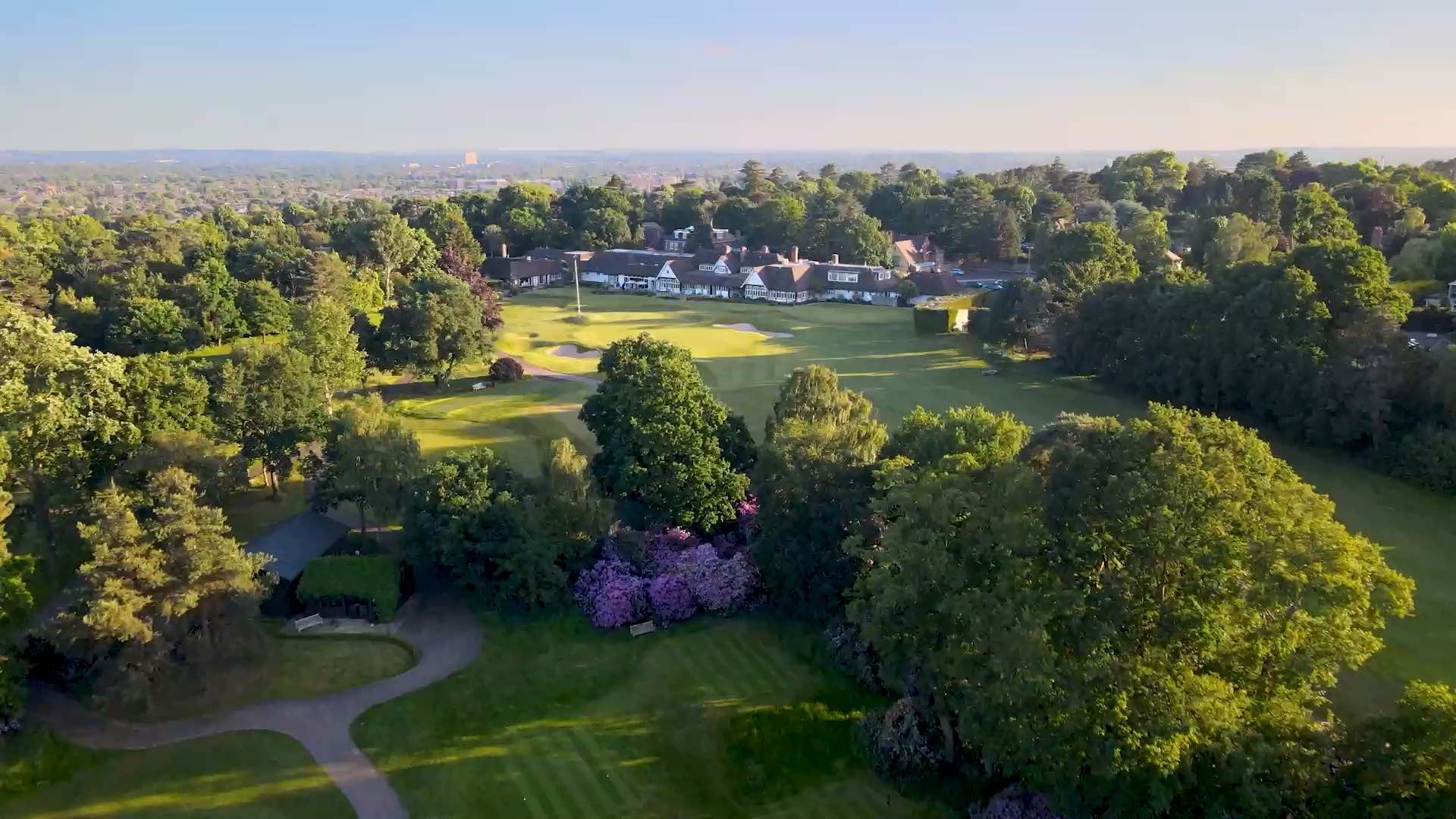 Coombe hill golf club: a collaborative experience in golf excellence