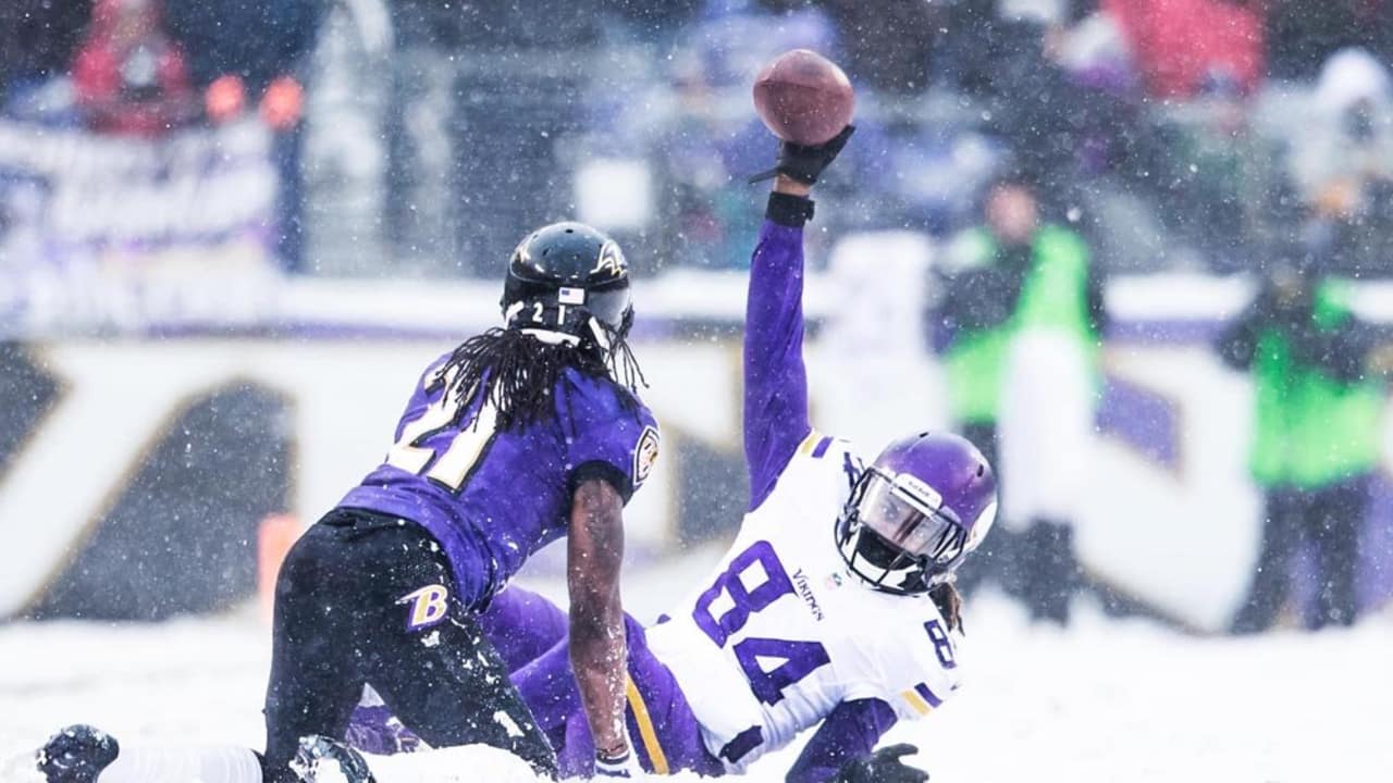 Cordarrelle patterson wallpaper to electrify your sports space