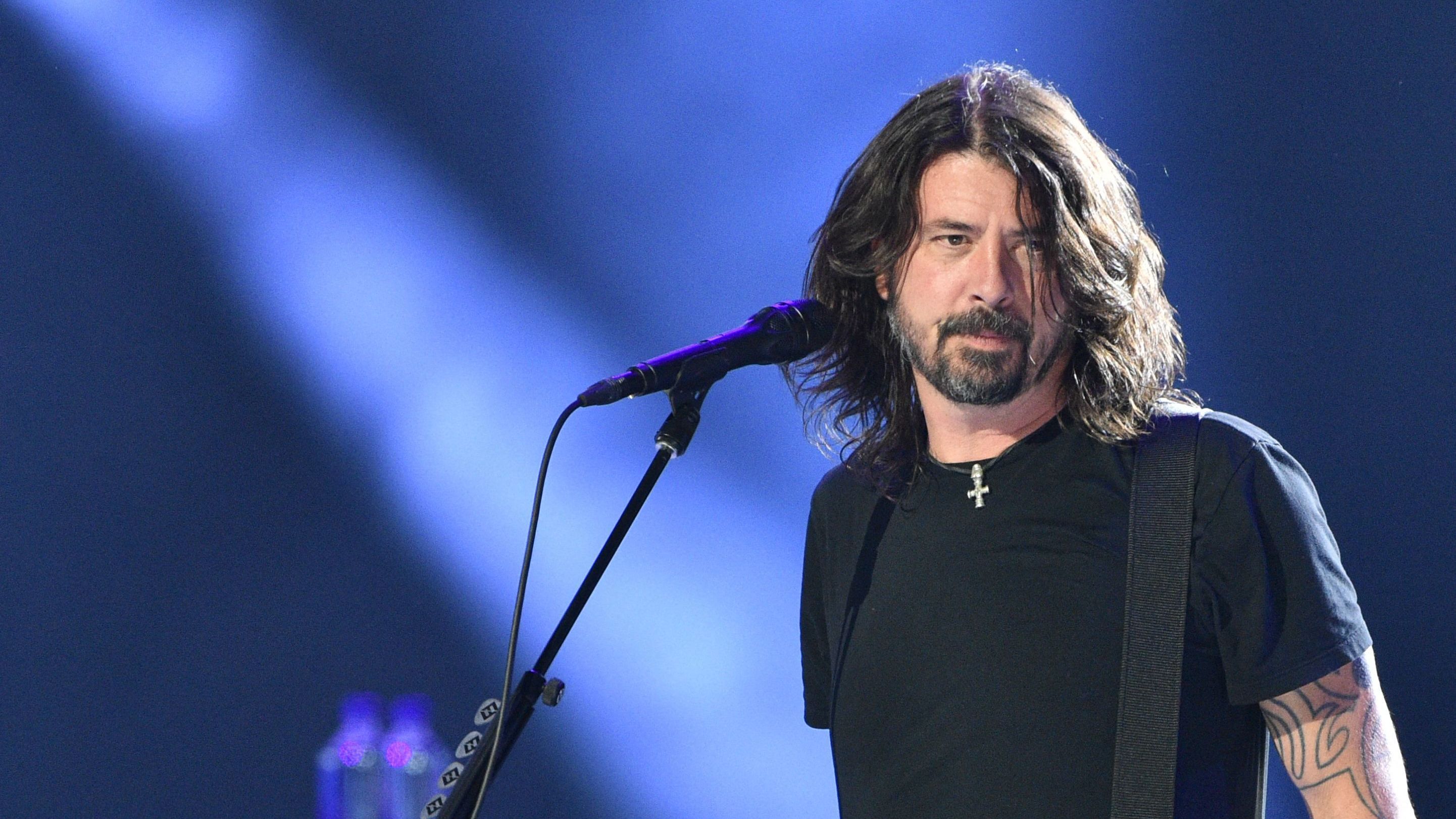 Victorious moments captured in stunning dave grohl images for fans
