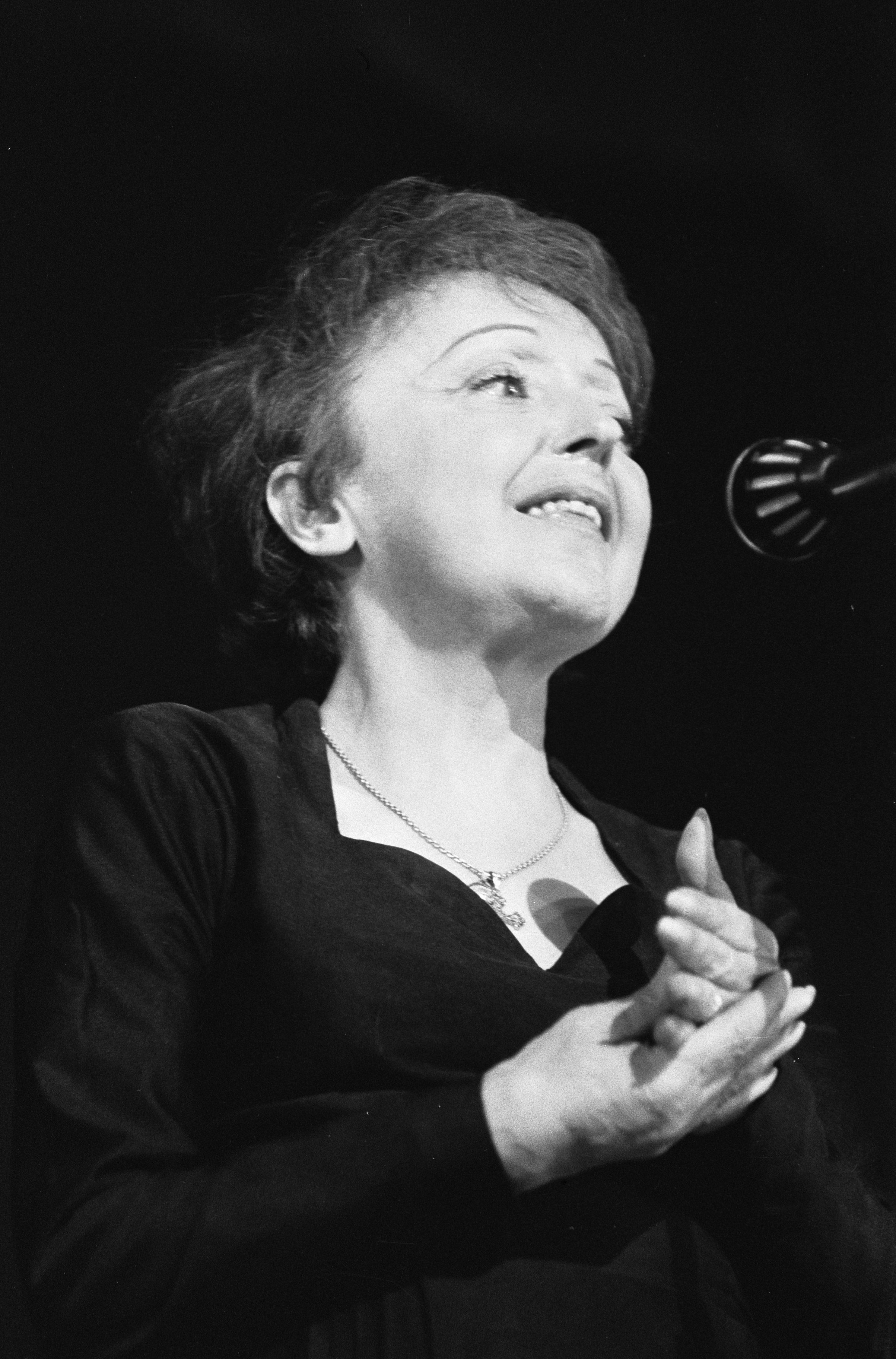 Sleek collection of rare edith piaf photos that capture her essence