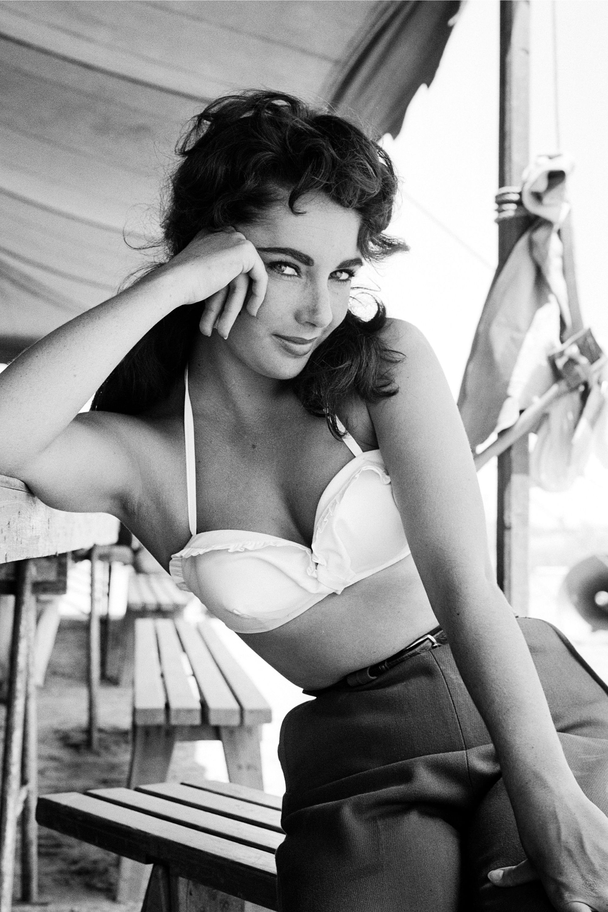 Elizabeth taylor sexy ultimate moments that defined a hollywood icon