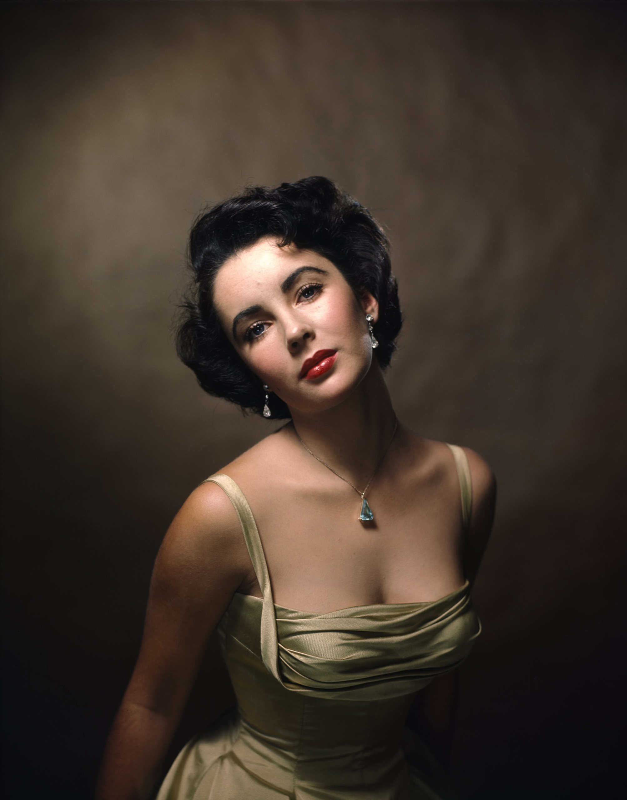 Elizabeth taylor 1948 top moments in her glamorous hollywood career