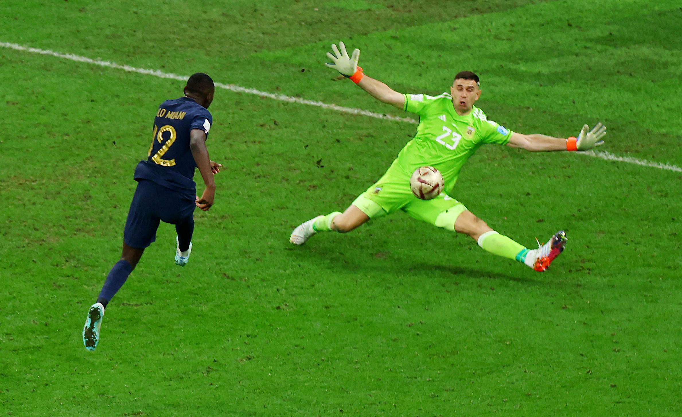 Emi martinez save world cup final driven by passion and skill