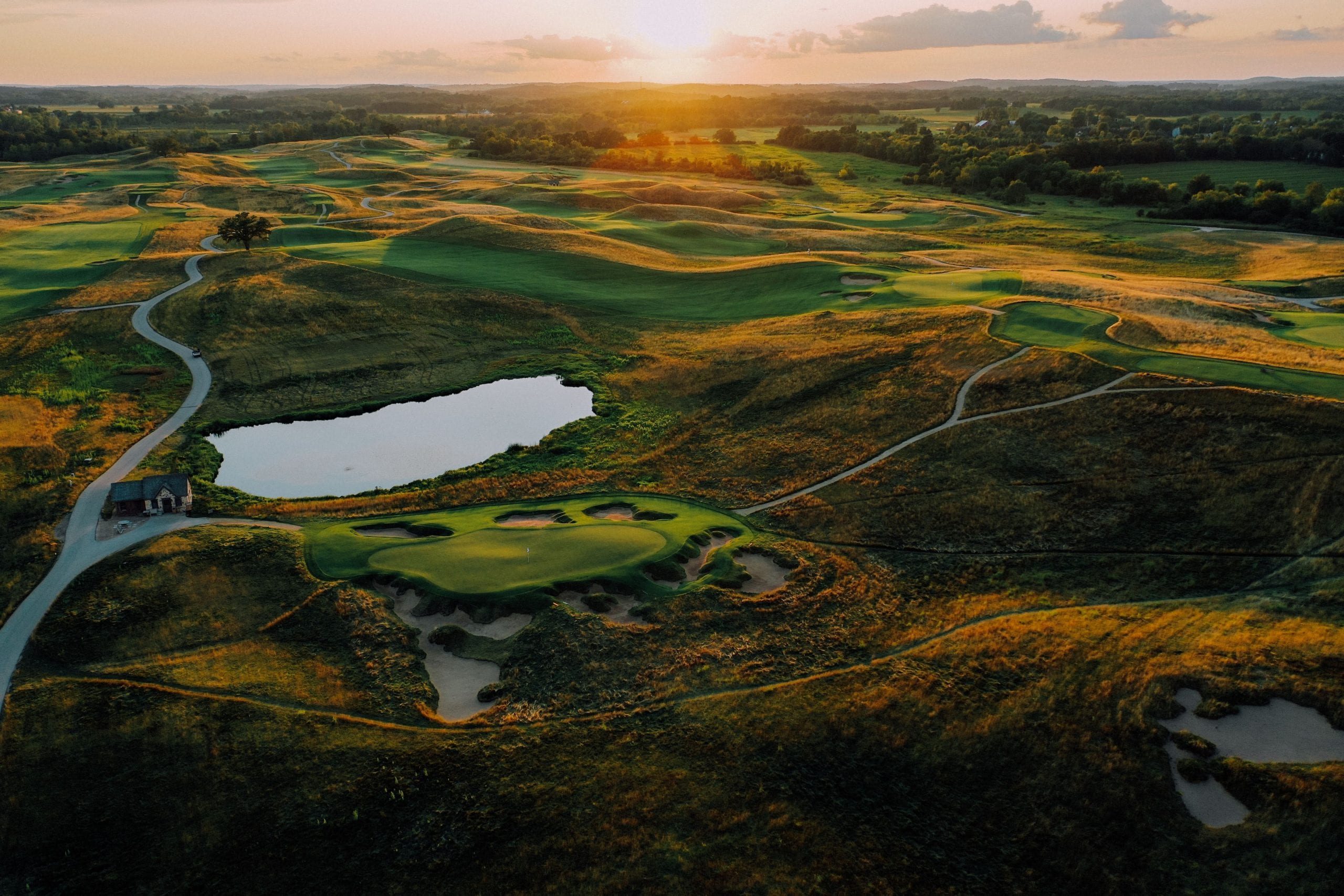 Champion erin hills photos showcasing unforgettable golf moments