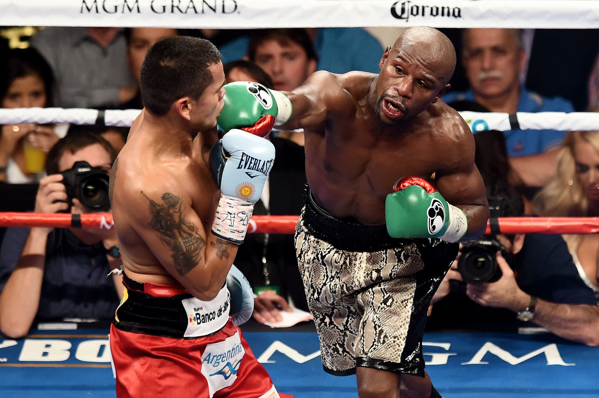 Floyd mayweather iconic pictures showcasing high-performance moments