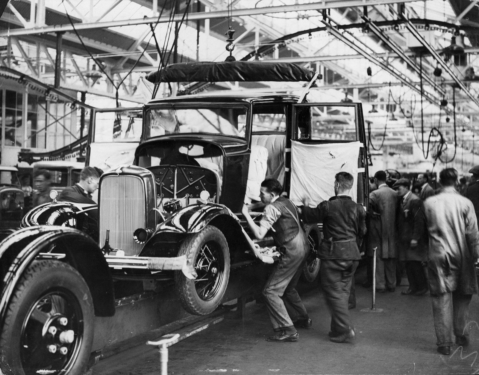 Tough challenges defined the ford motor company in the 1920s