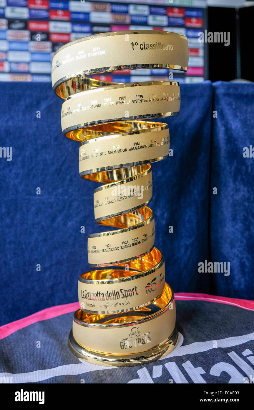 Premium quality giro d’italia trophy celebrates cycling excellence