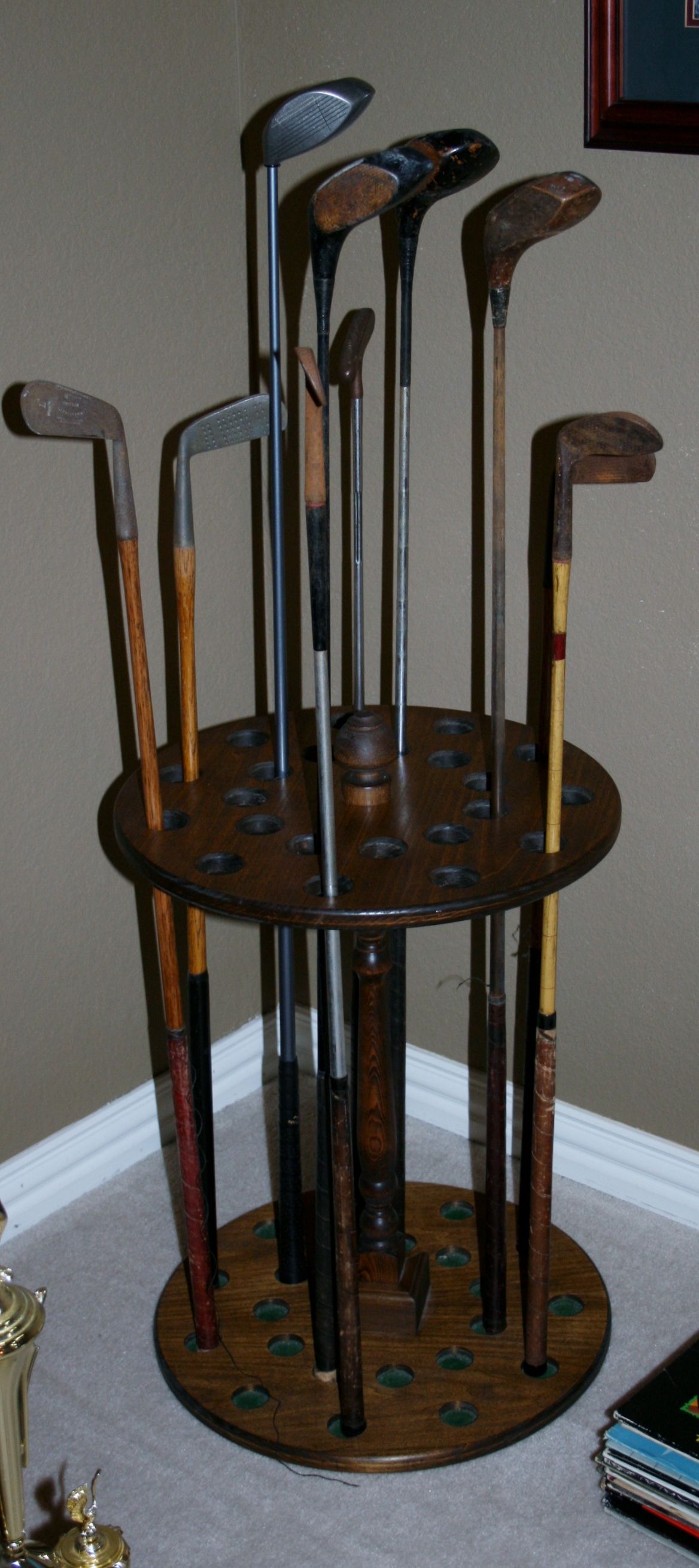 Golf club display ideas for sporting enthusiasts to inspire creativity