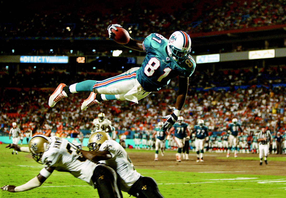 Unstoppable iconic american football photos that define the game