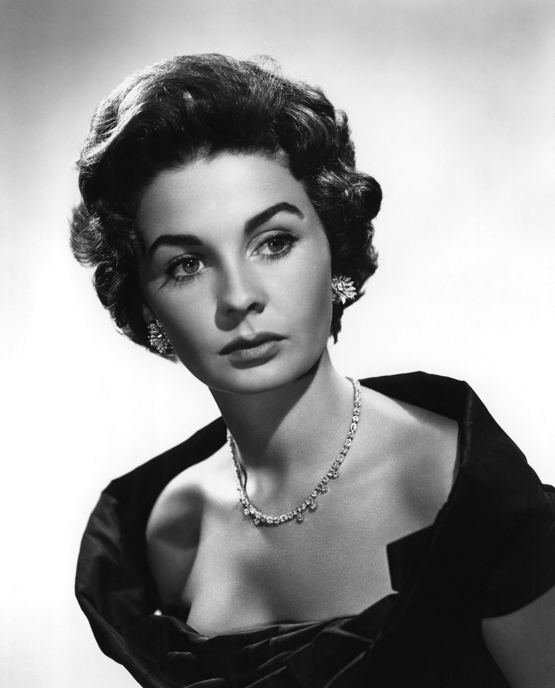 Heroic jean simmons images capturing her timeless beauty and grace