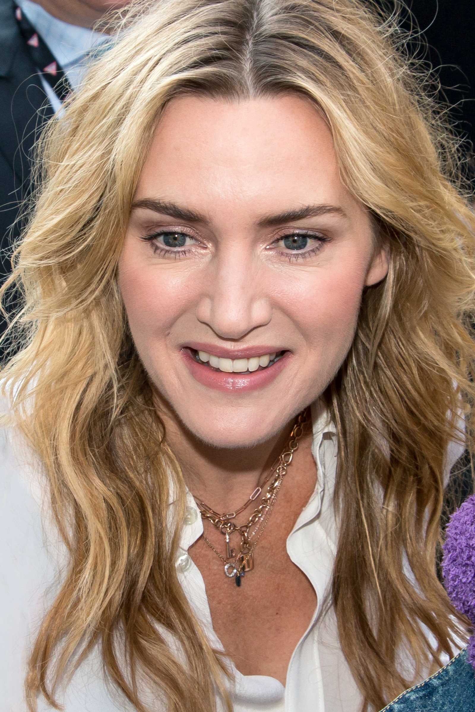 Kate winslet pics showcasing her competitive spirit and charisma