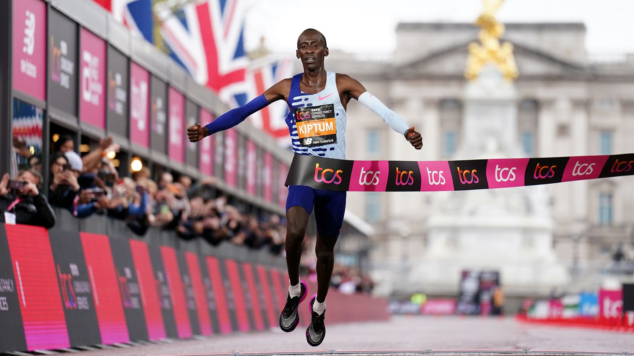 Visionary kelvin kiptum sets record at london marathon 2023