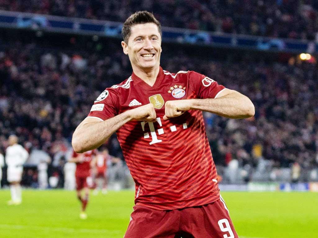 Innovative fotos de lewandowski showcasing his remarkable journey