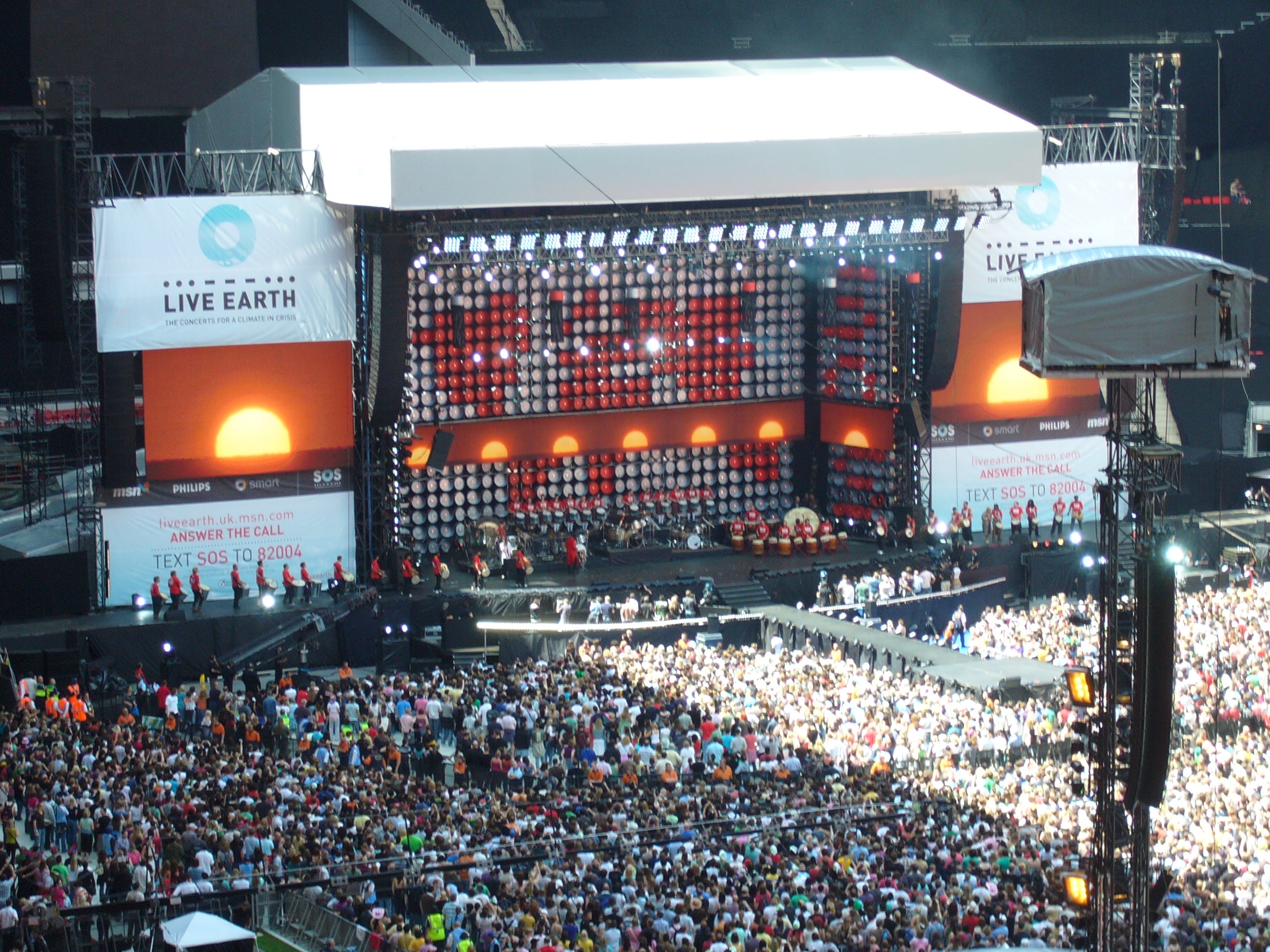 Live earth concert premium quality experience to inspire fans everywhere