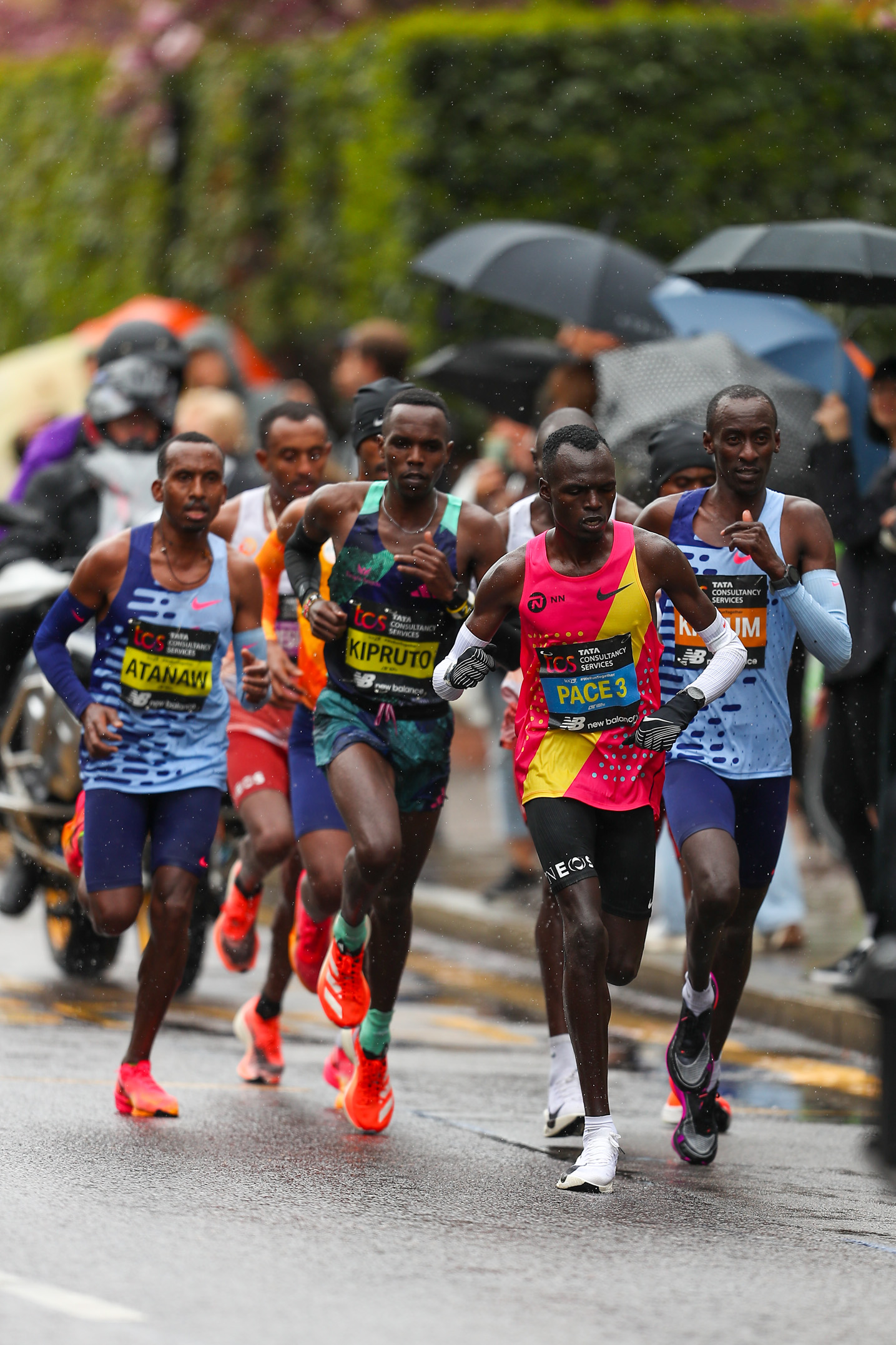 Relentless energy captured in stunning london marathon photos 2023