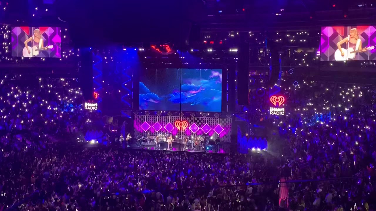 Versatile performances by taylor swift at madison square garden enchant fans