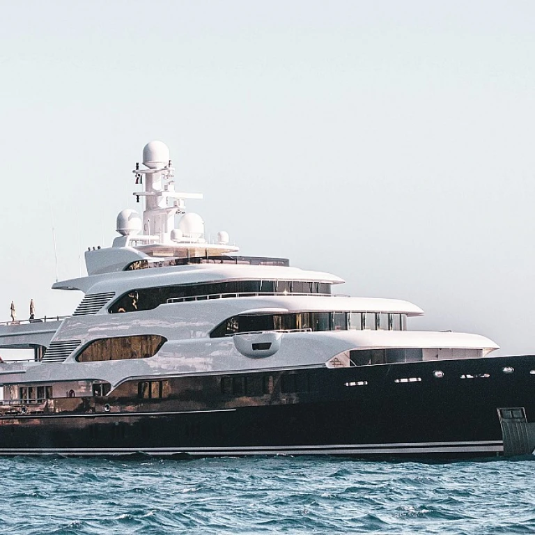 Mahomes yacht pics: thrilling glimpses into the football star’s life