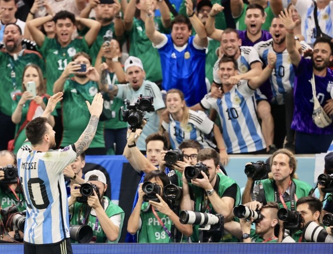 Strategic insights into the rivalry between messi and lewandowski’s greatness