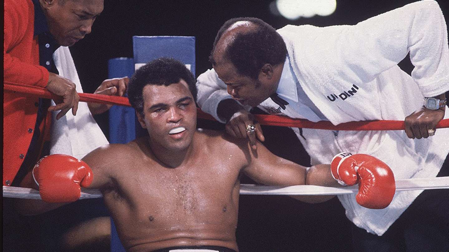 Minimalist view on the legendary muhammad ali larry holmes fight