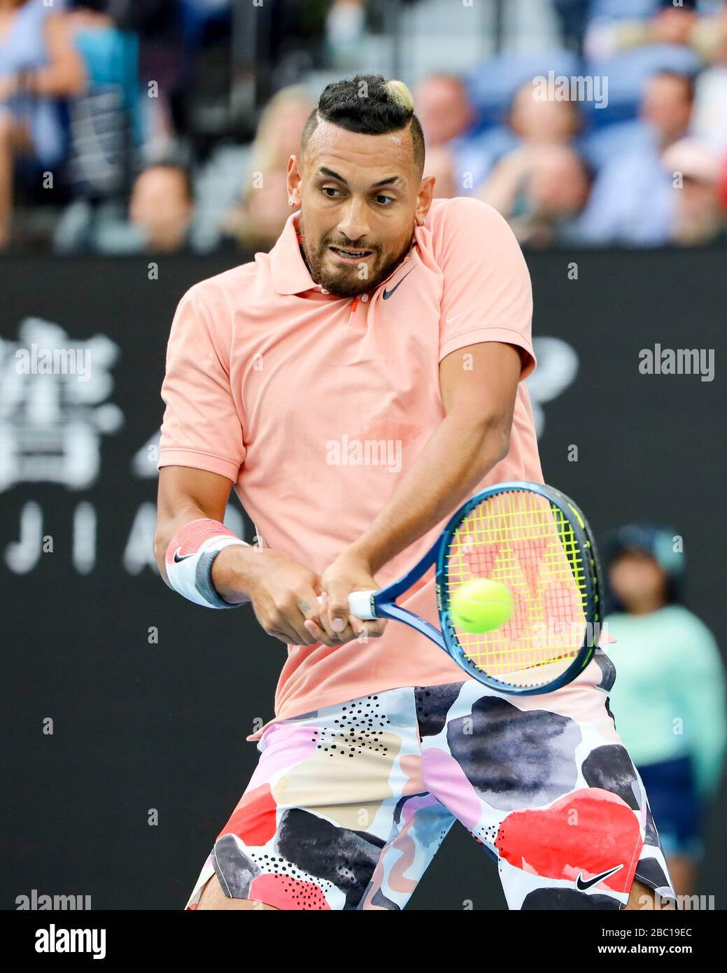 Kyrgios backhand: powerful shots that redefine tennis dynamics