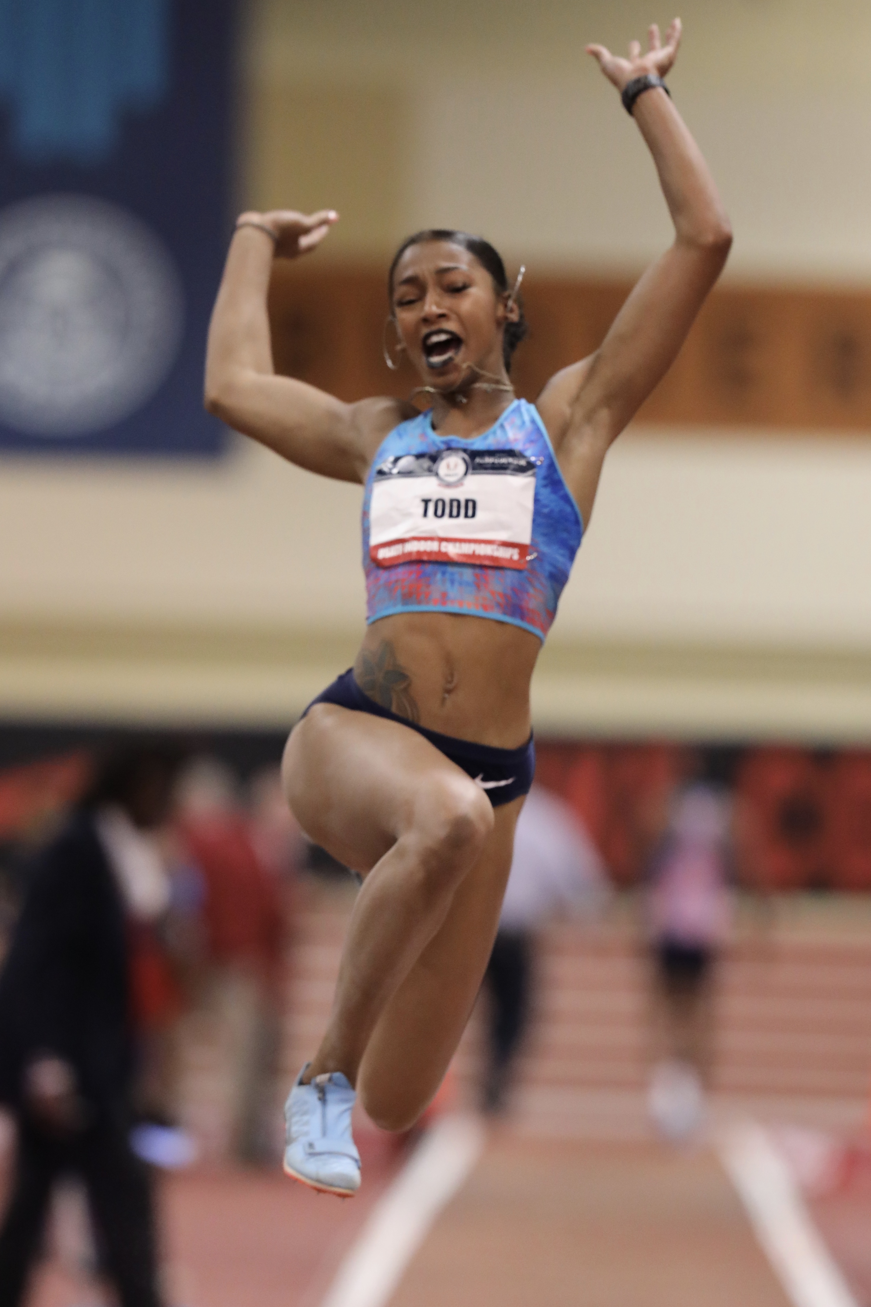 Oregon womens long jump showcases teamwork and athletic excellence