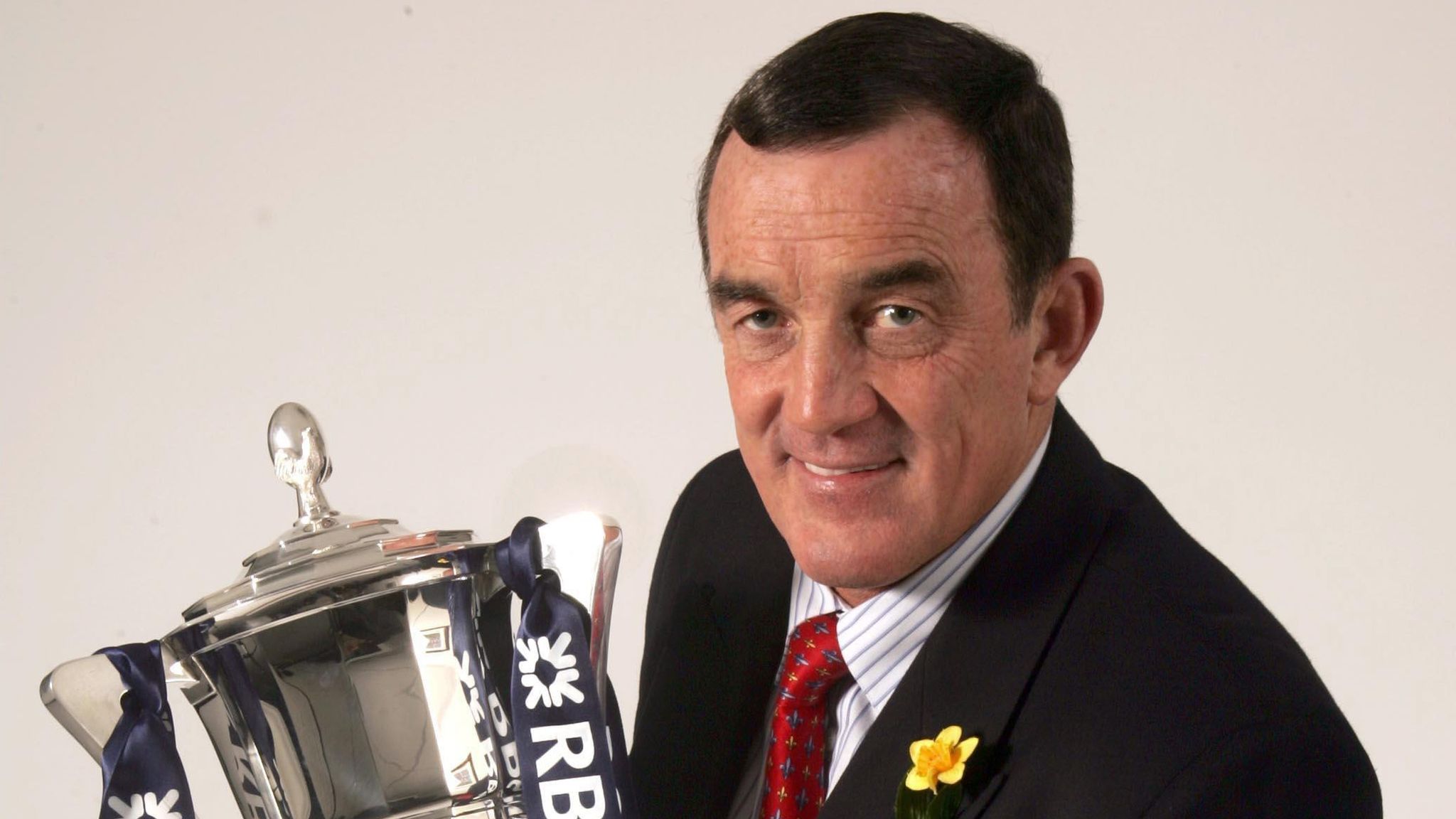 Premium quality insights into the legacy of phil bennett in rugby