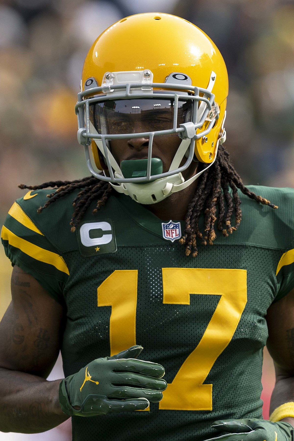 Davante adams pictures that showcase his ambitious spirit on the field