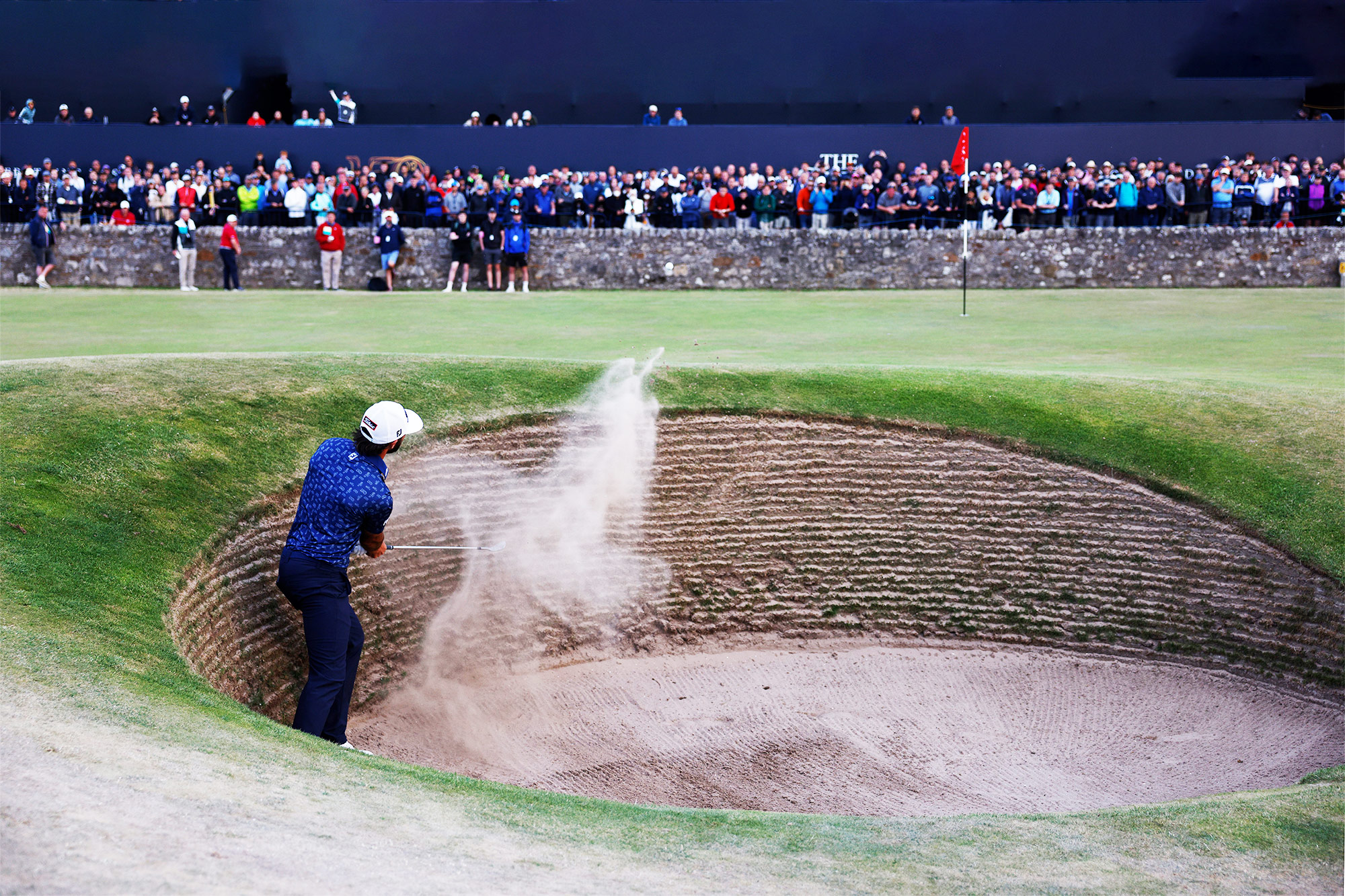 Innovative techniques to master the art of navigating road hole bunkers