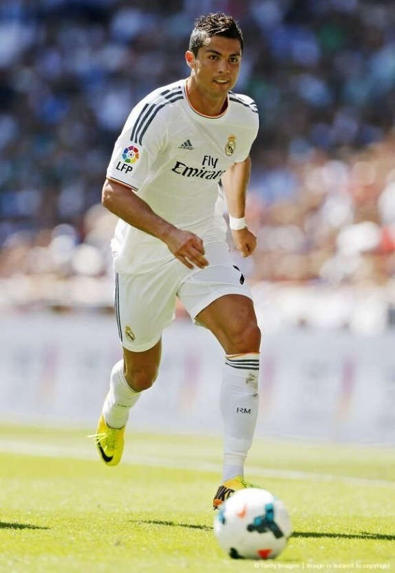Ronaldo in rain captures trendy moments of determination and skill