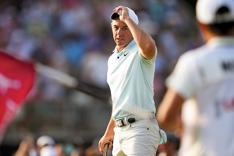 Mighty rory mcilroy shines on the 18th hole yesterday in style