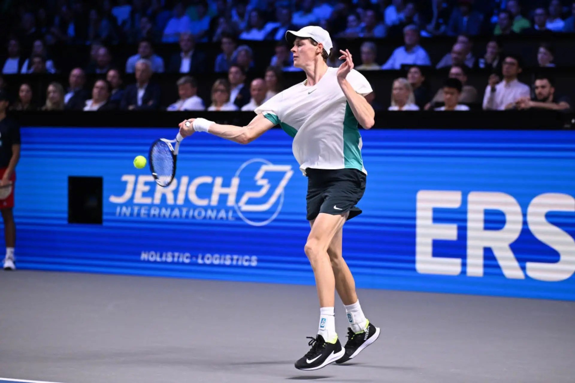**discover jannik sinner’s forehand technique for tennis success**