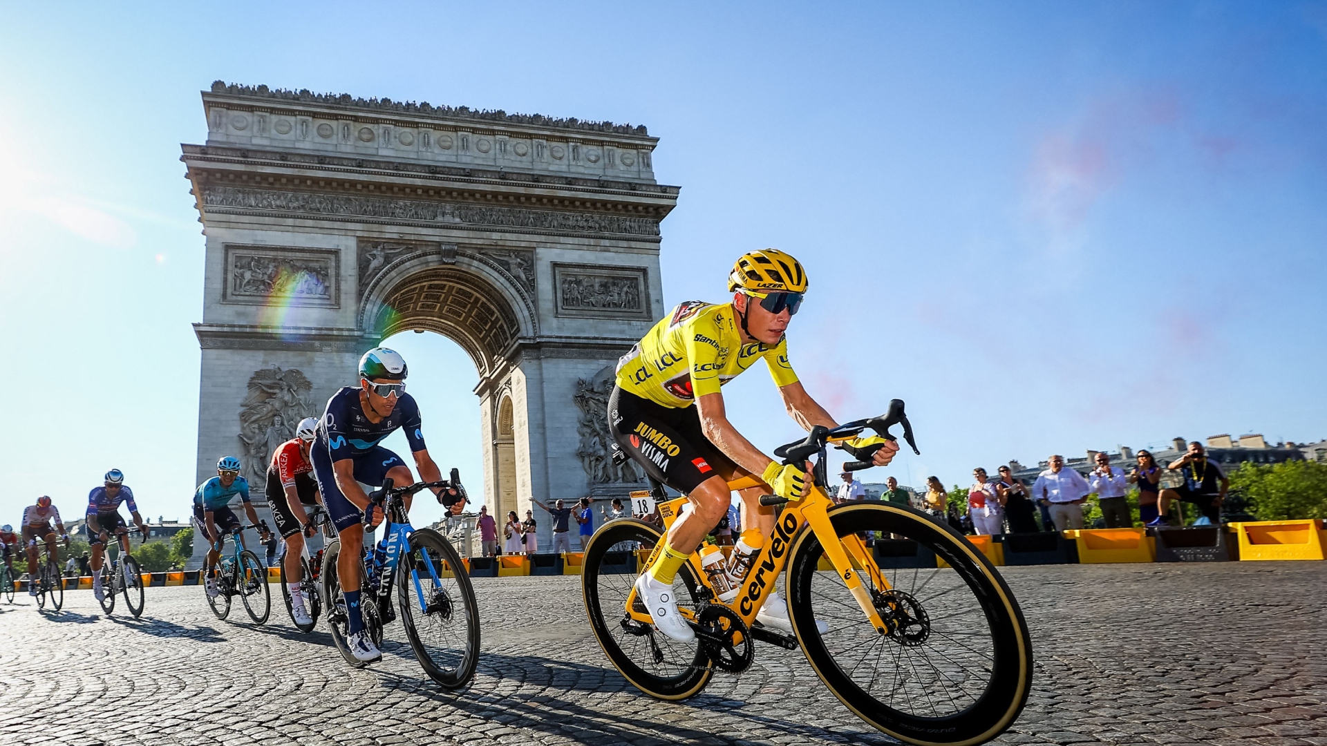 Tour de france smoking picture reveals an exclusive moment in cycling