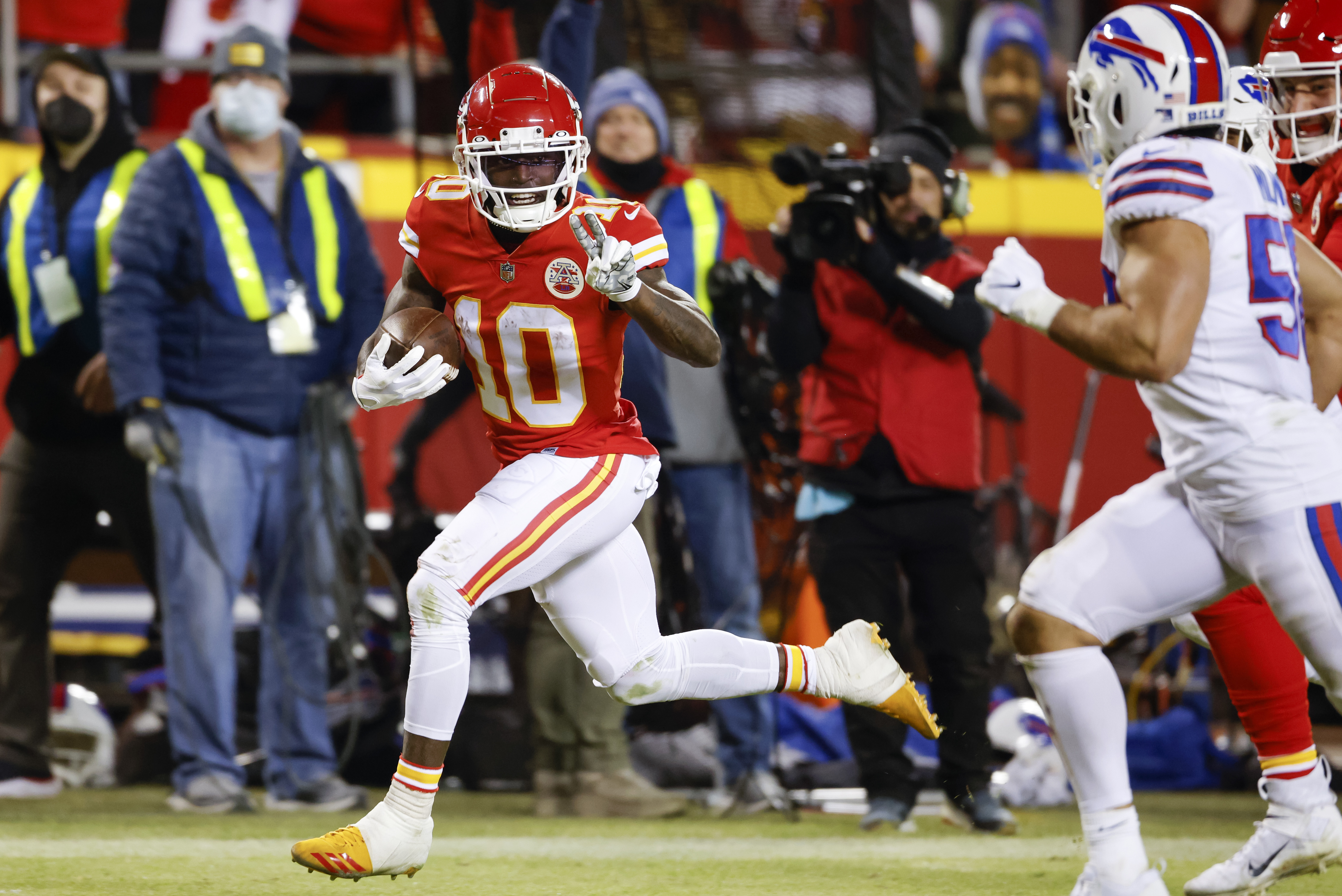 Record-breaking performances highlight tyreek hill vs bills rivalry