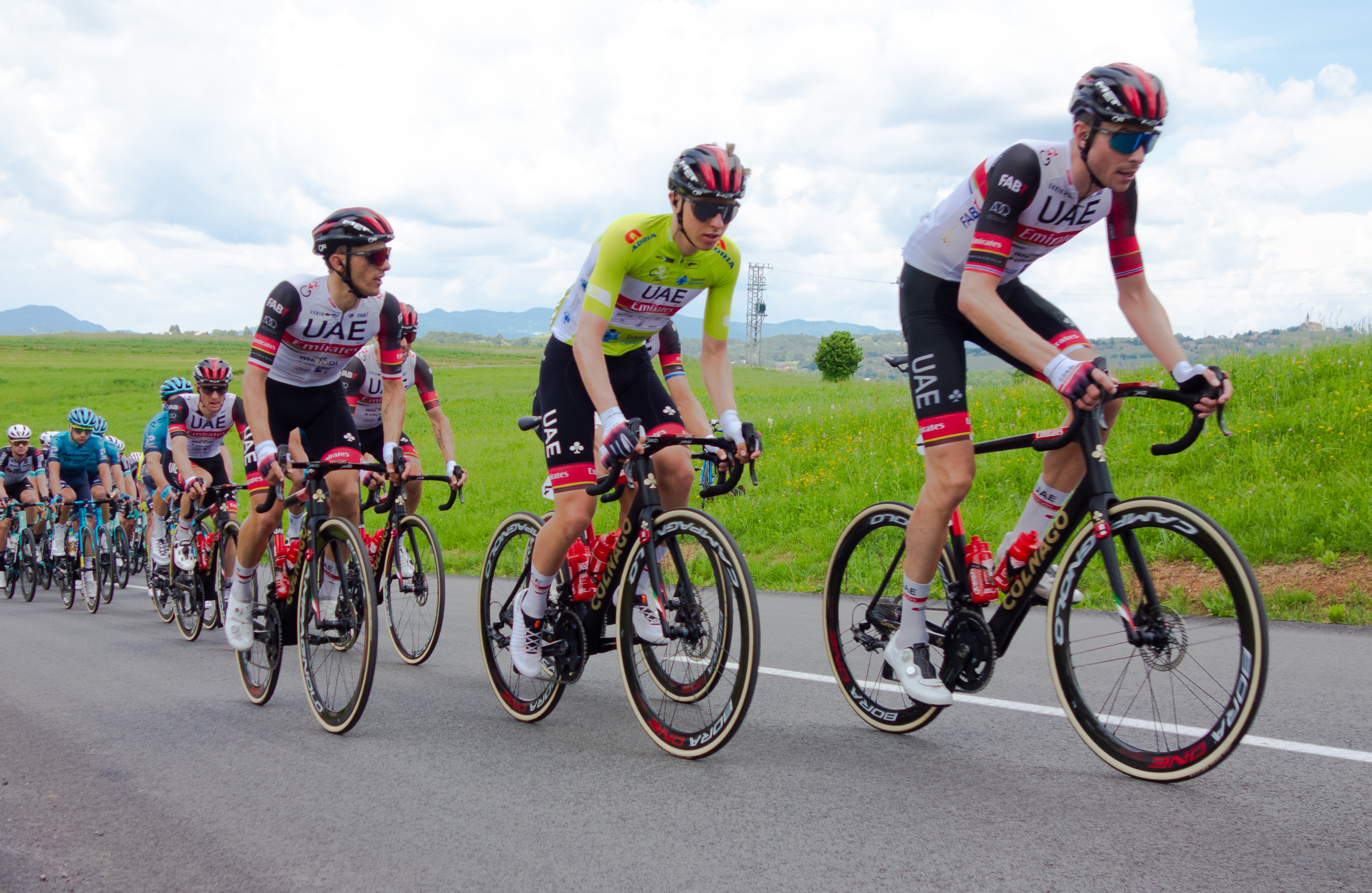 Uae cycling adventures focused on thrilling experiences and scenic routes