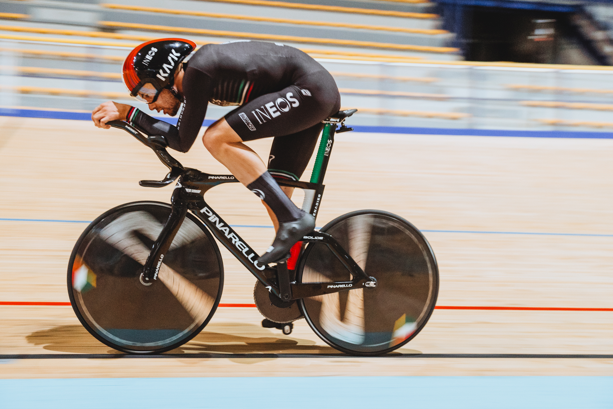 Uci hour record and the synergetic spirit of cycling excellence