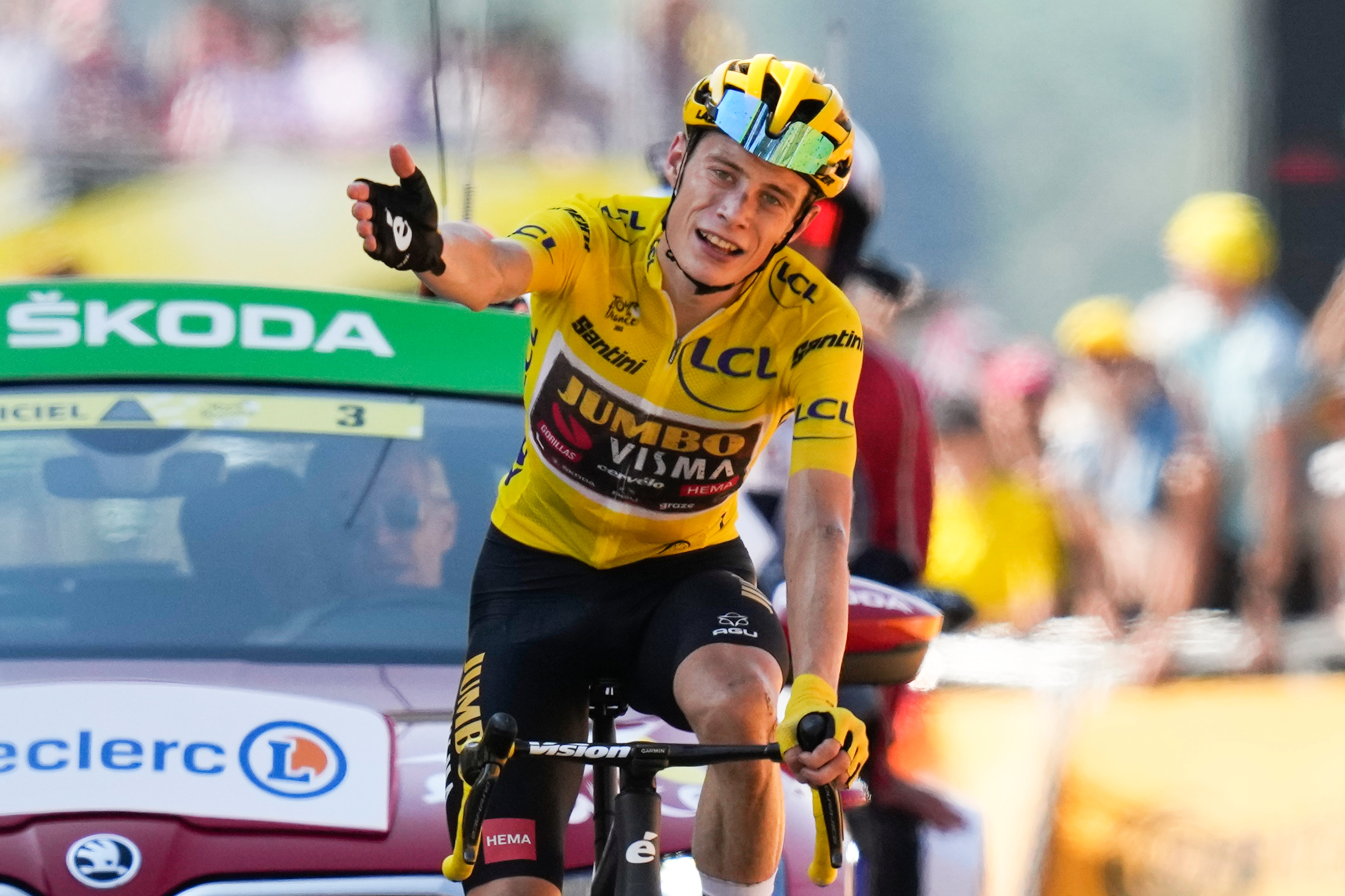 Formidable jonas vingegaard conquers vuelta with incredible strength